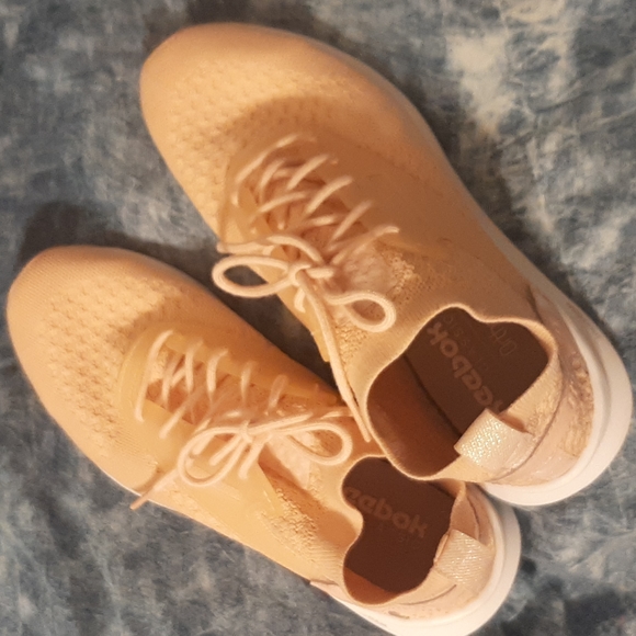 Reebok Zoku sneakers US 7.5. On the promotion pic - 🔥 Coral color. Not my color - Picture 6 of 15